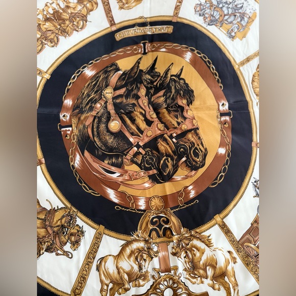 Hermes Scarf 90 "CHEVAIX DE TRAIT" Silk Scarf 35" Vintage Gold Black White - Picture 2 of 7